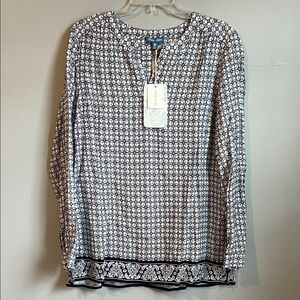 Elegant Navy Blue and White Patterned Blouse